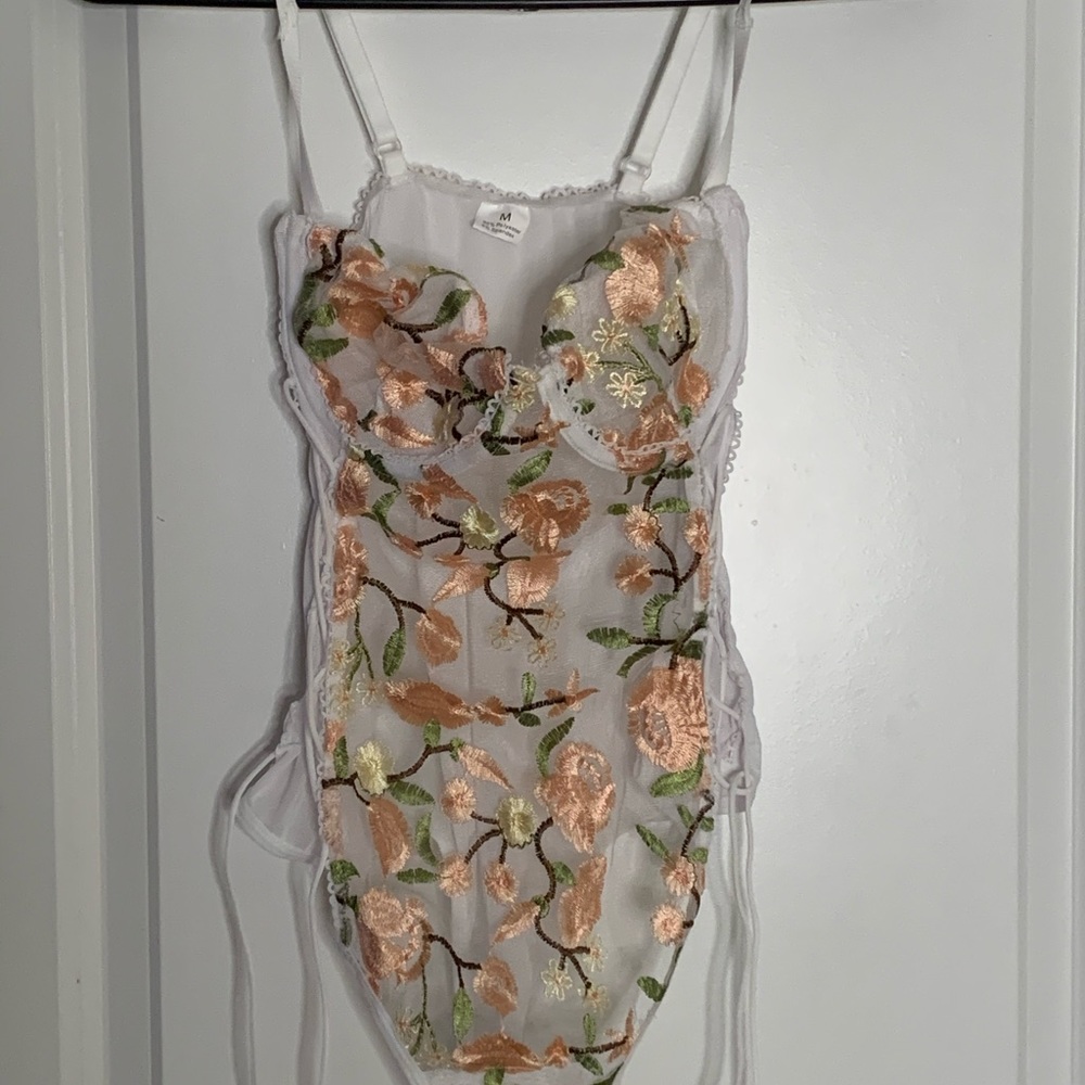 Flower lace one piece